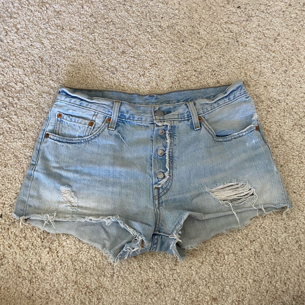 Medium light wash mid-rise Levi 501 shorts